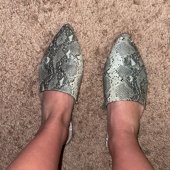 Womens Flats - Picture 2 of 2